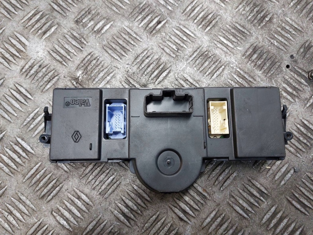 фото №3, Панель обдув renault scenic ii lift 8200501465