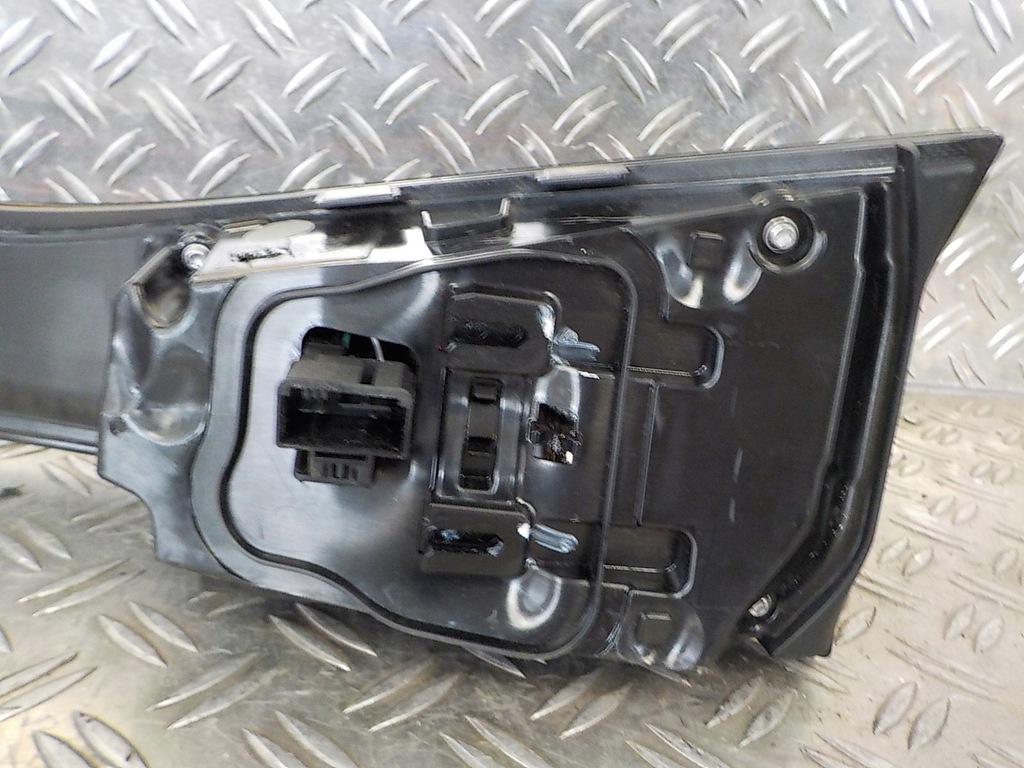 фото №8, Vw id.4 2020- накладка крышки лампы задняя