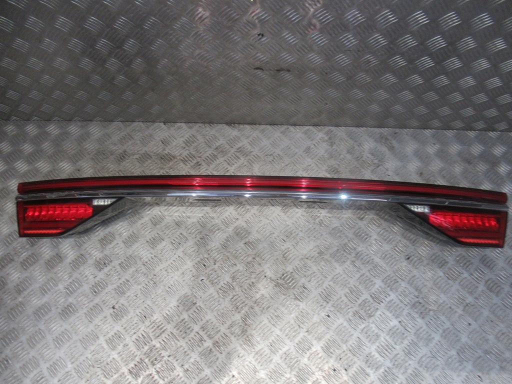 фото №1, Audi a8 d5 лампа накладка задня задня led 4n0945095f