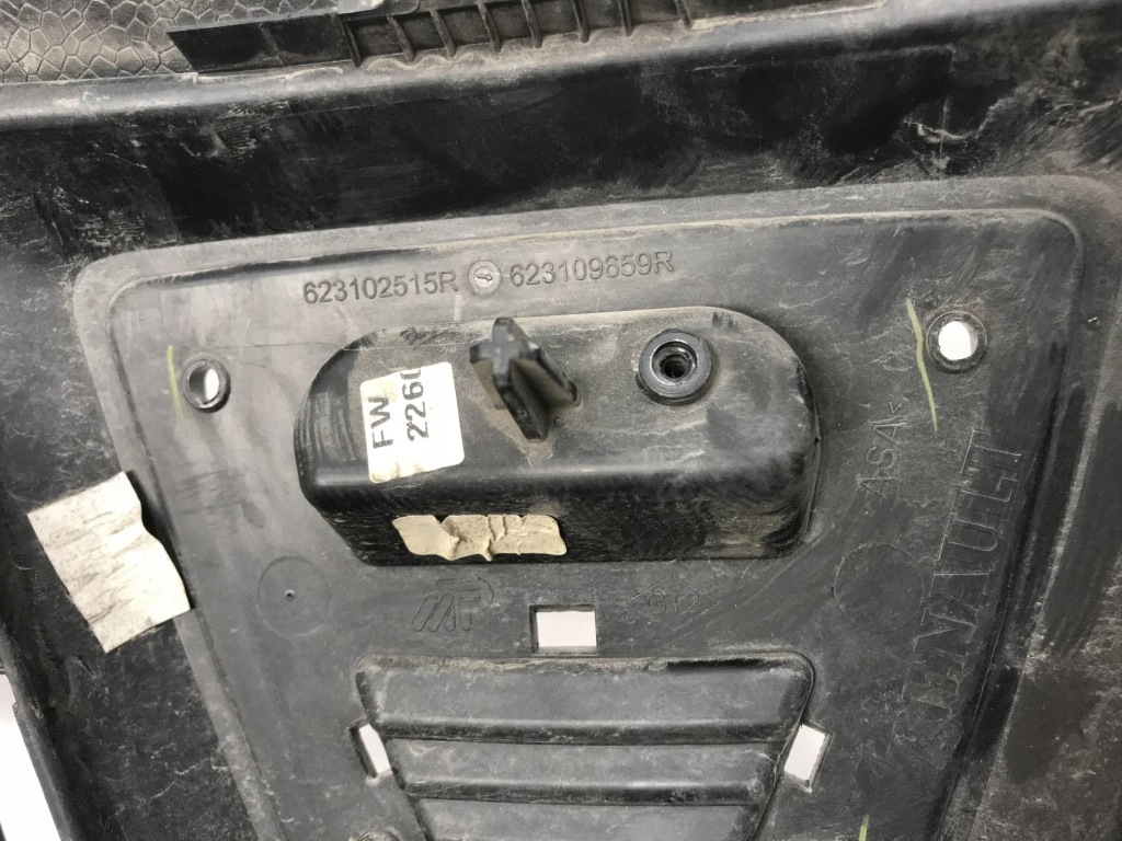 Решётка радиатора решётка радиатора радиатора хром dacia daster 20-22r рестайлинг  623102515r в Украине