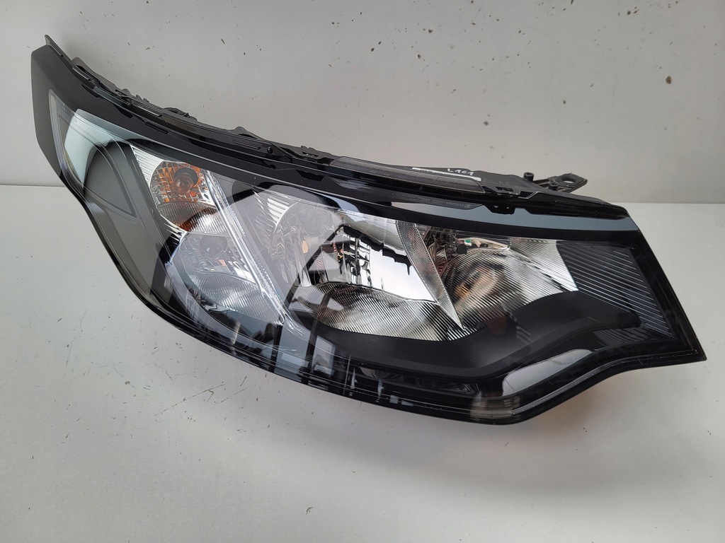 фото №1, Лампа права перед land rover discovery v 5 hy32-13w029-ba
