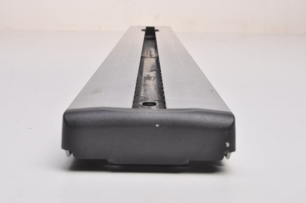 фото №9, Porsche macan напрямна напрямна багажника 8r0853556b