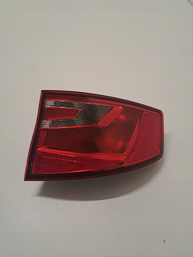 фото №1, Seat toledo iv лампа права задня