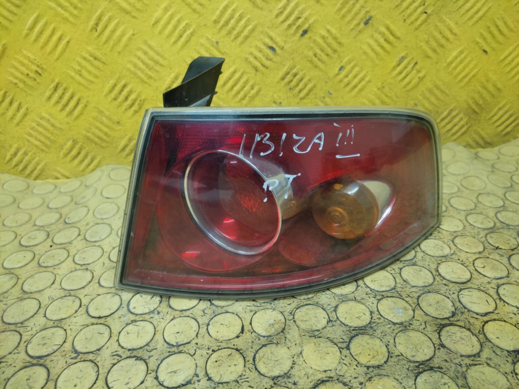 Купити Seat ibiza 3 лампа правий задній 6l6945096a