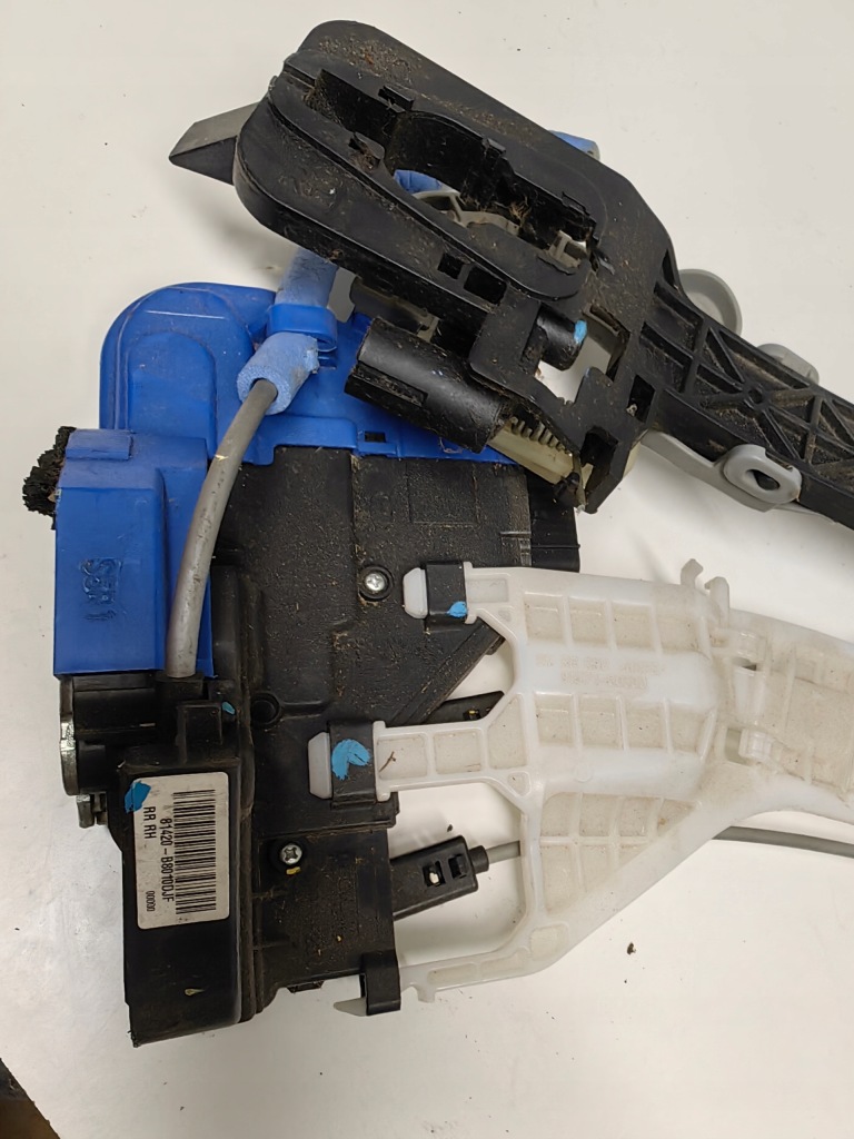 фото №3, Hyundai santa fe 2016 замок дверь