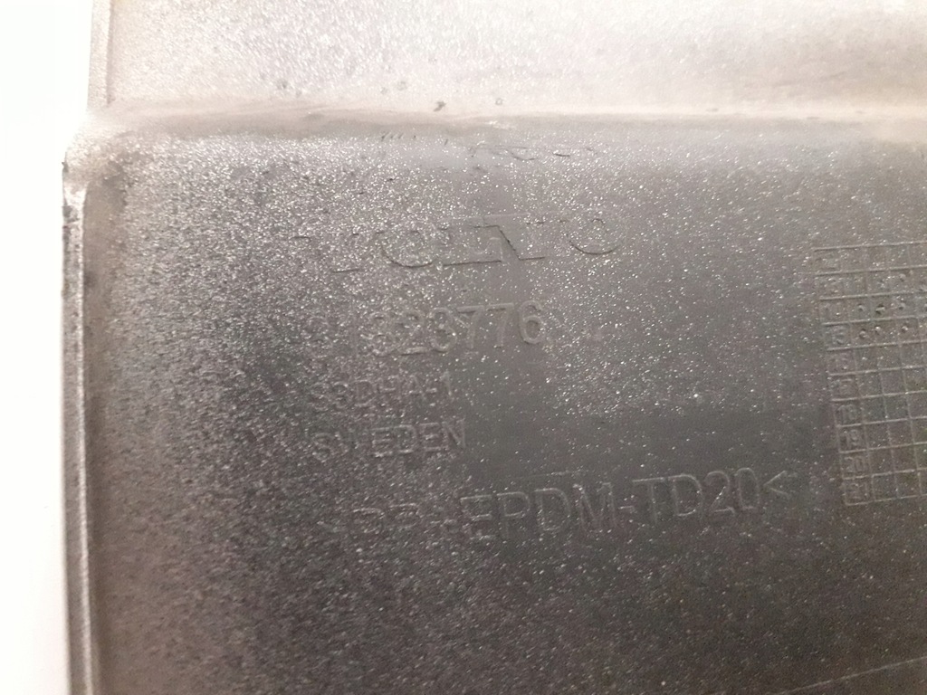 фото №8, Volvo xc60 lift 13- молдинг накладка бампера задня 31323776