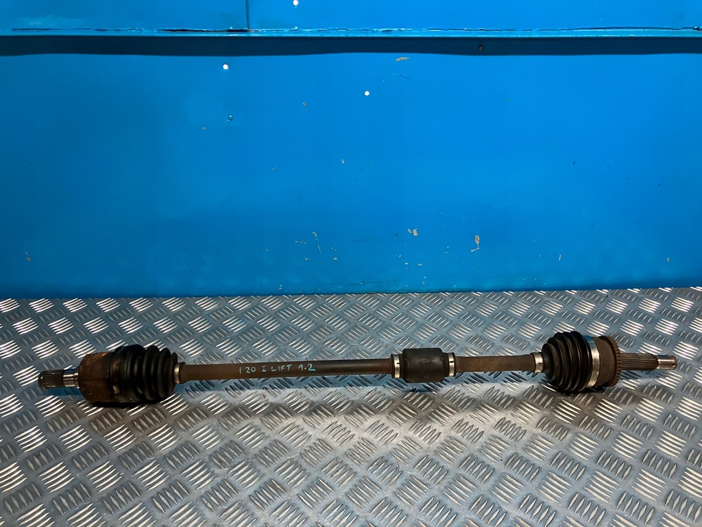 фото №1, Hyundai i20 2012 r 1,2 приводной вал правый перед правая длинная