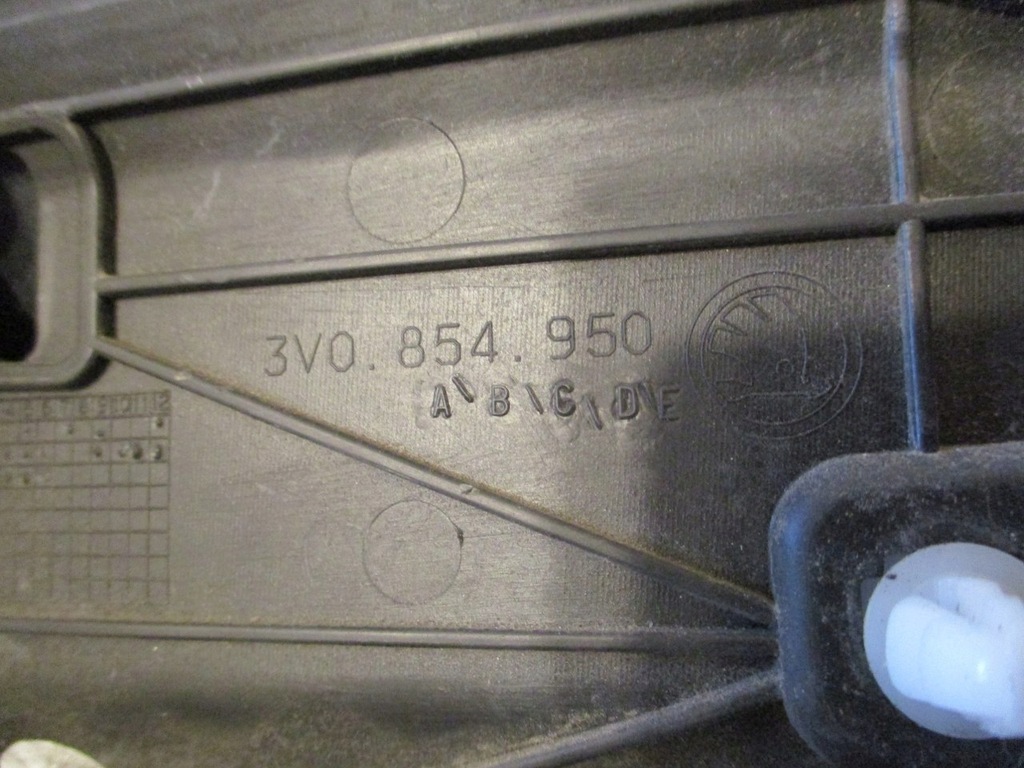 фото №10, Skoda superb iii 3v0 молдинг дверь правый задняя