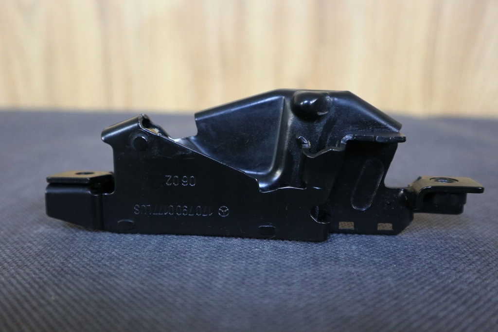 фото №1, Mercedes slk r170 замок засувка замка дах a1707900177