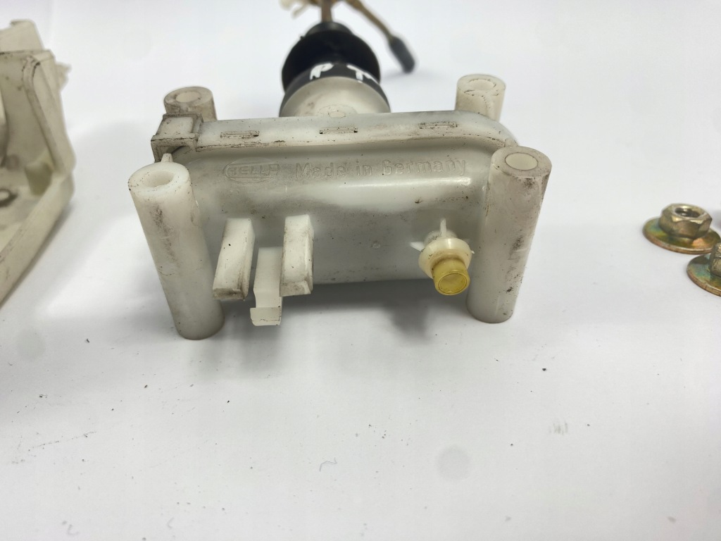 Замок дверь задний  комплект  задний правый пассажира mercedes w124 sedan kombi в Украине