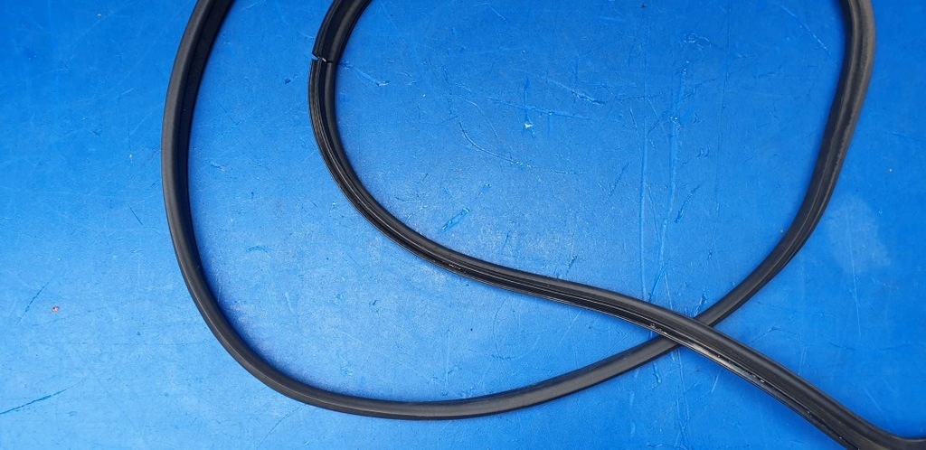 фото №6, Прокладка крышки задний багажника chevrolet corvette c6 targa