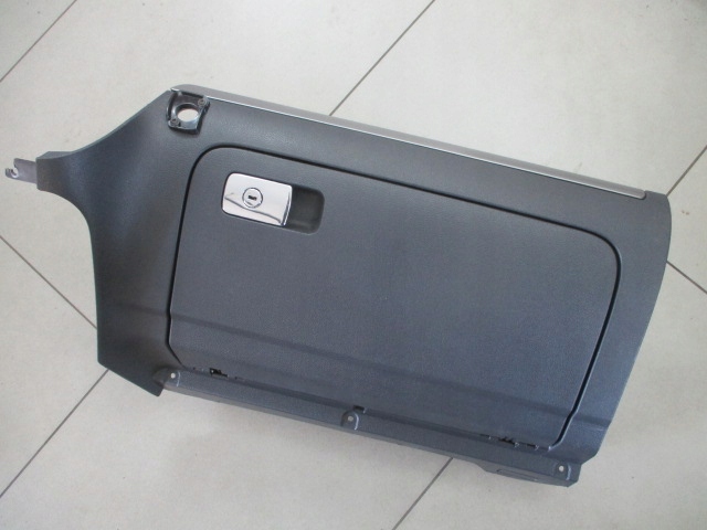 фото №1, Golf 5 v 04-08 бардачок пассажира