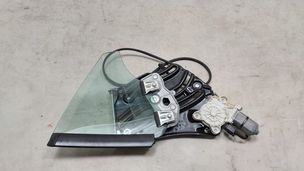 фото №1, Стекло левая правая треугольник mercedes slk slc r172