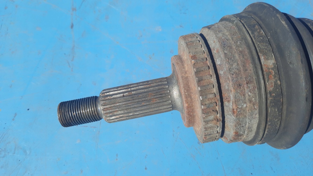 Привідний вал права volvo 440 460 в Україні