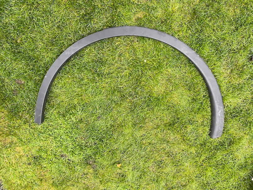 фото №1, Tesla model y my накладка na крила задній лівий задня оригінал