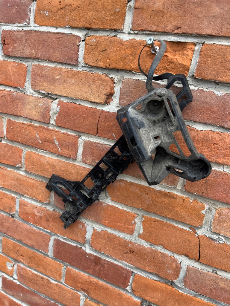 фото №7, Opel оригинальный номер 13426390 направляющая бампера