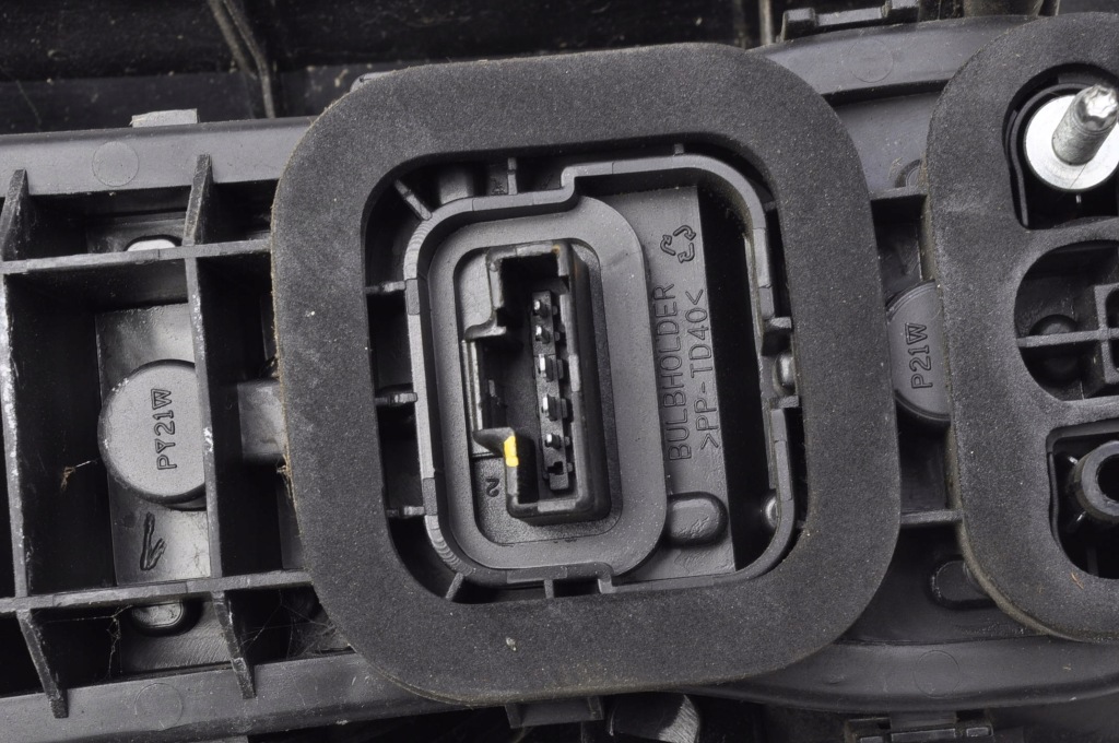 фото №4, Dacia duster лампа права задня правий задня