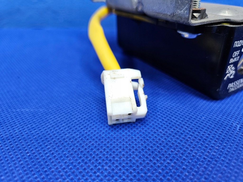 фото №10, Выключатель подушки безопасности пассажира mitsubishi i-miev citroen c-zero peugeot ion