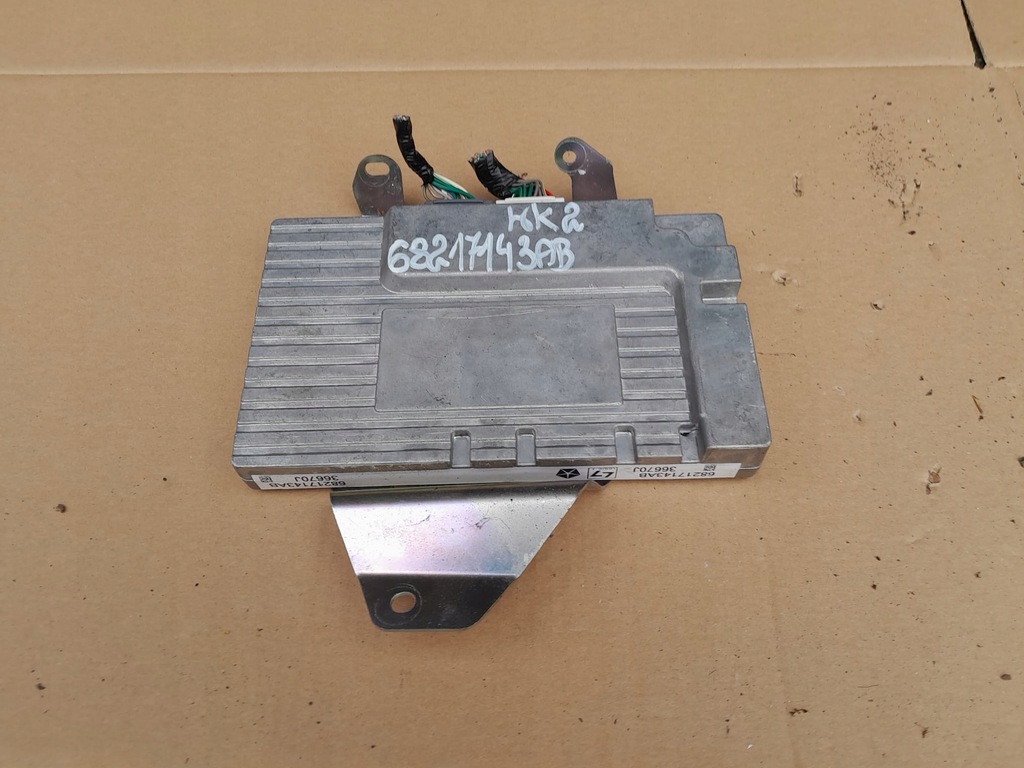 фото №1, Усилитель jeep grand cherokee wk2 68217143ab