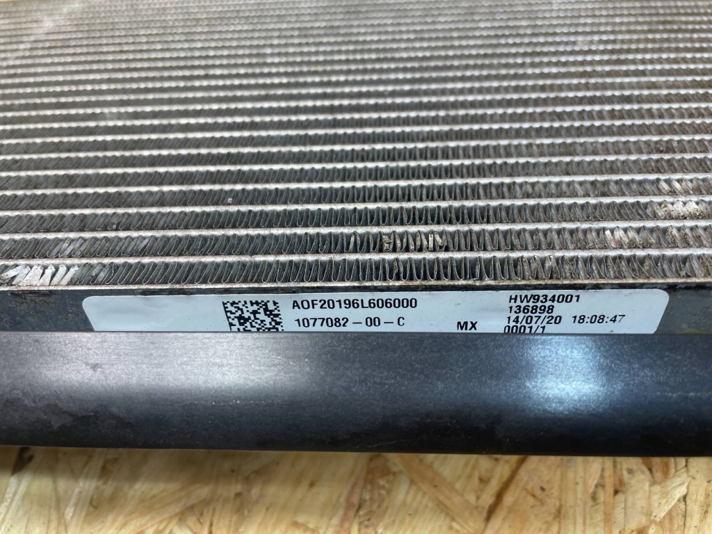 Дополнительная радиатор воды tesla model 3 1077082-00-c 2017- в Украине