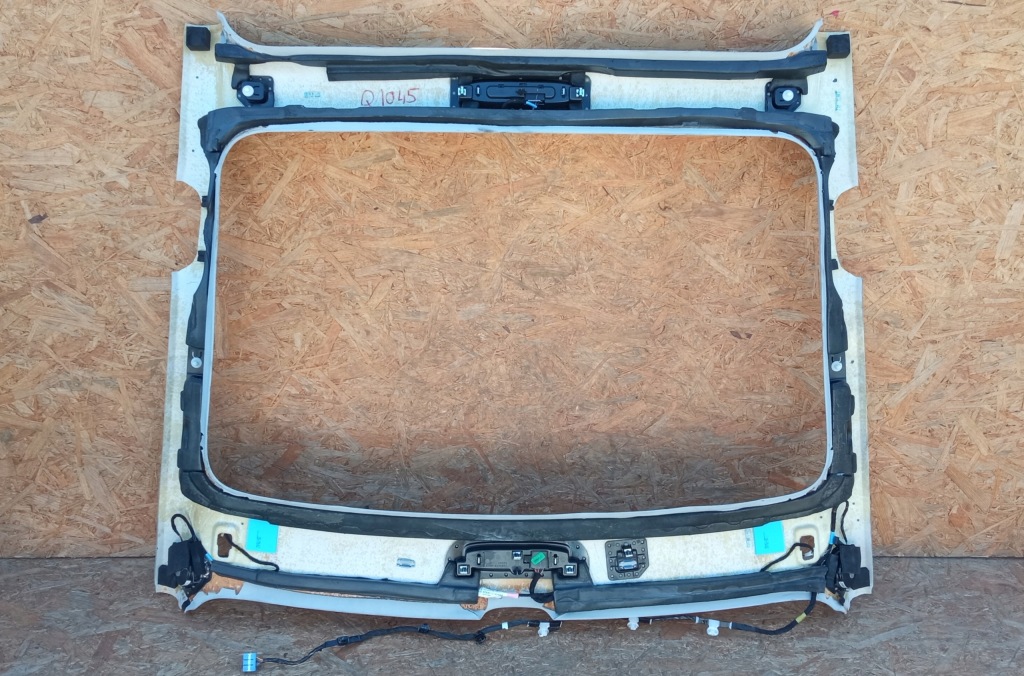 фото №11, Tesla model 3 17-потолок подкрылок панорама p1614411-01-a