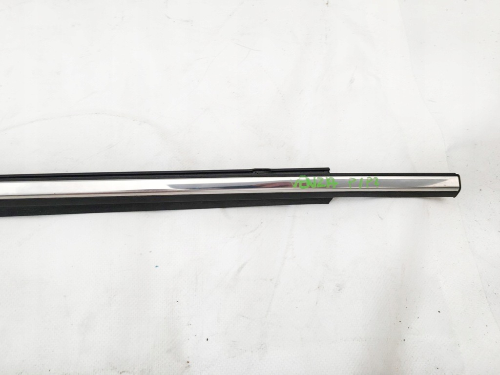 фото №5, Toyota venza 09-16 молдинг ущільнювач вікон перед p