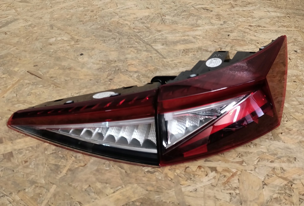 фото №1, Skoda enyaq iv лампа задняя задняя правая led