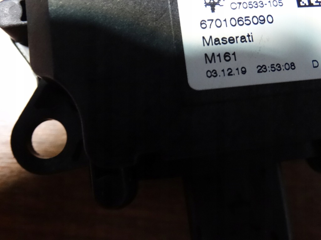 фото №3, Idealny доводчик крышки maserati levante 1