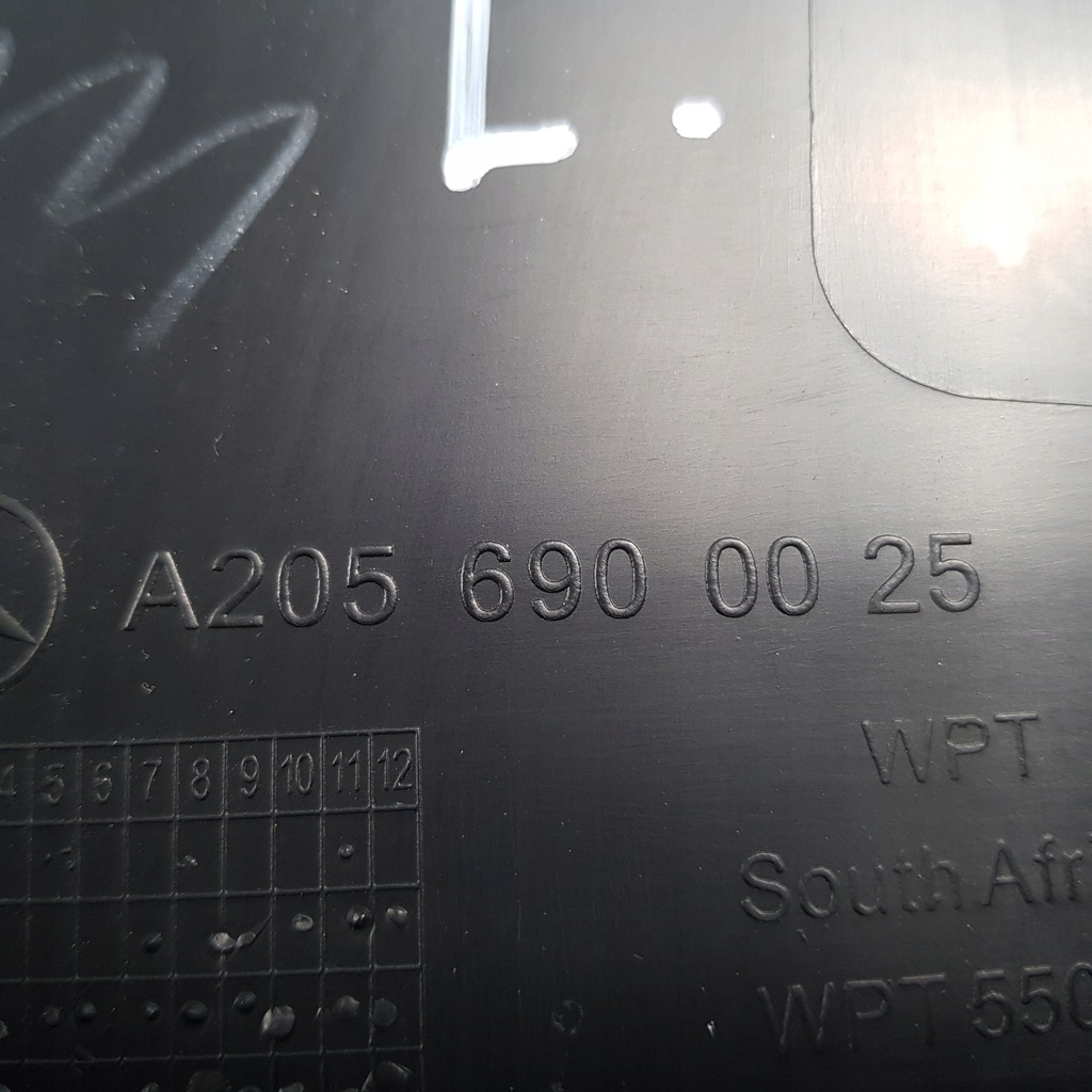 фото №3, Пластик защита стойка левая mercedes w205