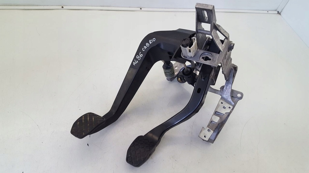 фото №5, Педали комплект 8e1721117a audi a4 b6 2,5 tdi