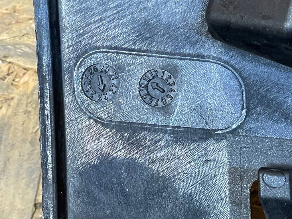 фото №11, Volvo xc40 xc-40 lift 22- напрямна кронштейн кронштейн бампера правий перед