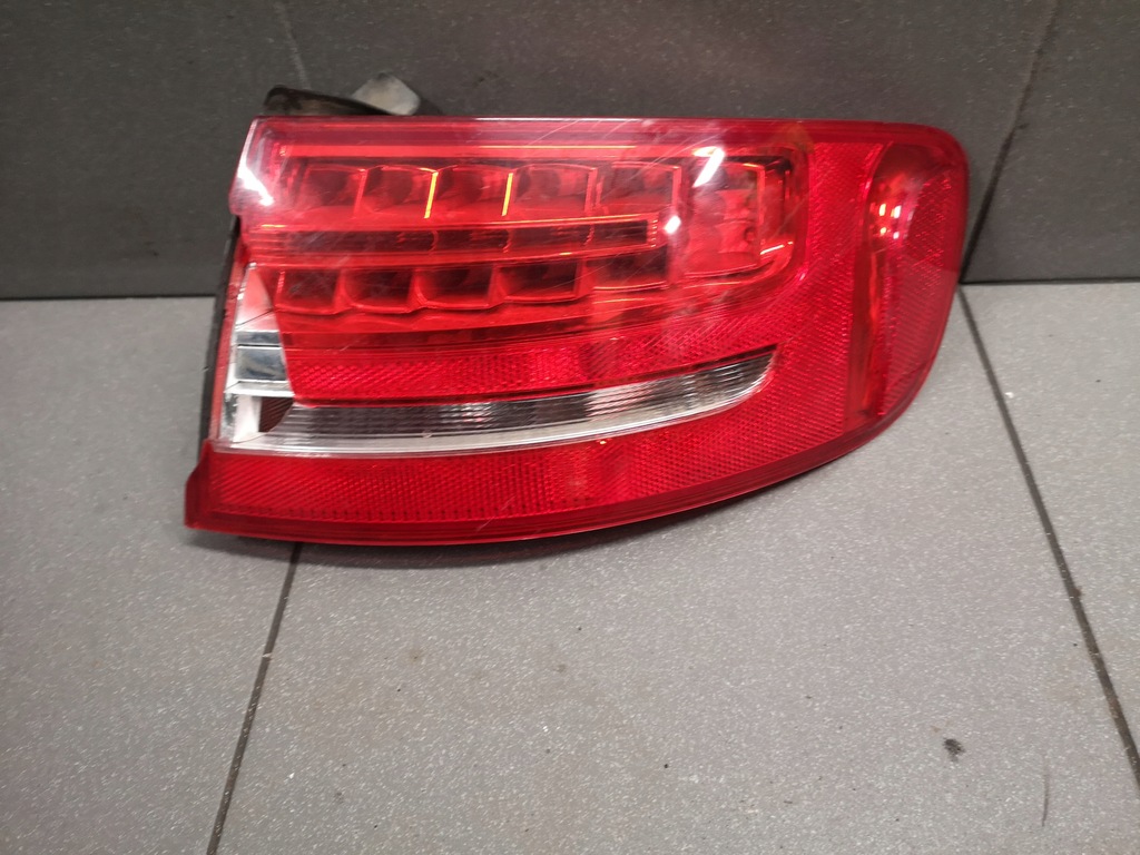 фото №1, Лампа led audi a4 b8 avant права 8k9945096b