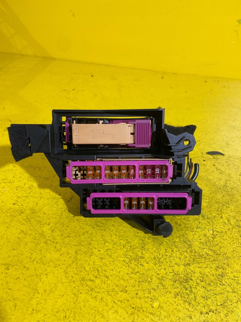 фото №4, Audi a4 b8 - предохранители