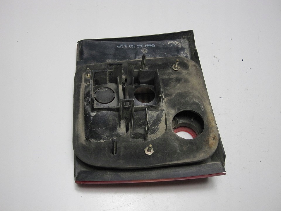 фото №10, Лампа задняя правая крышка багажника vw passat b4 116