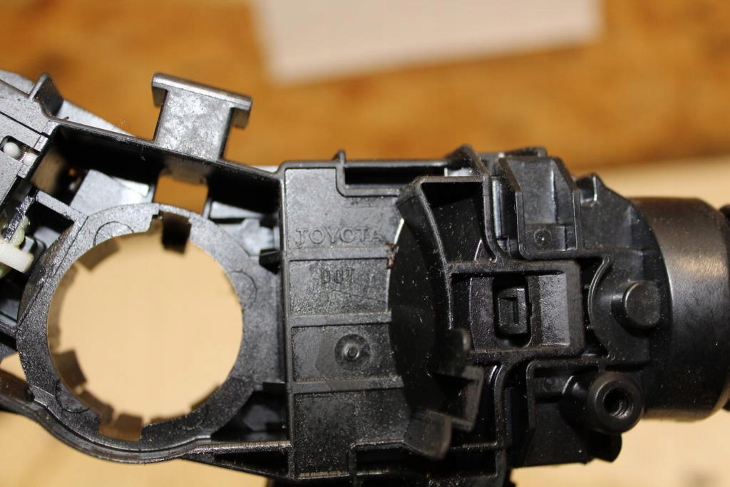 фото №10, Перемикачі перемикачі lexus is 220 17f100