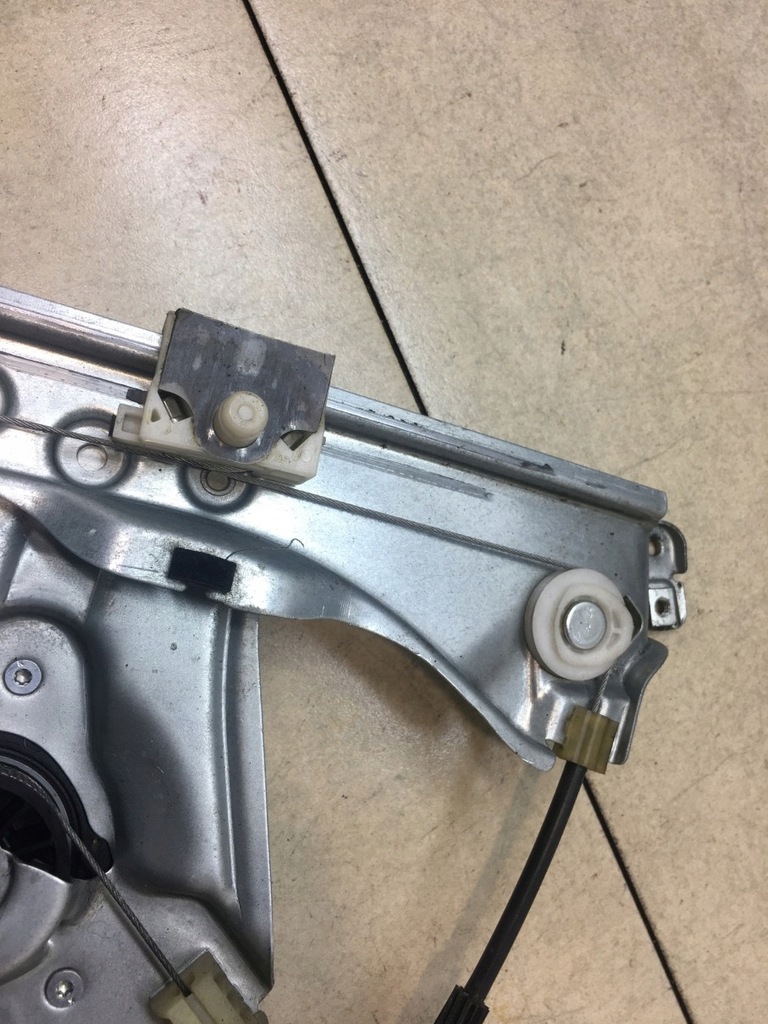 фото №12, Подъемник стекло левый перед clio iii 8200291145