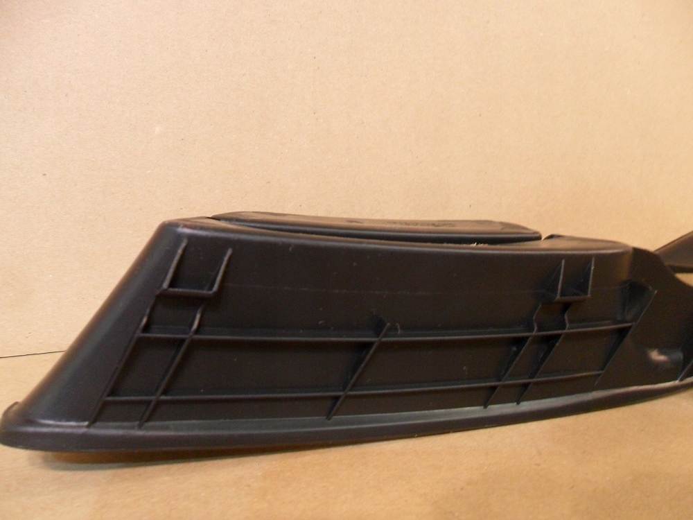 фото №9, Toyota corolla sd 2002 заглушка противотуманной фары правая