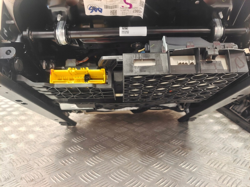 фото №10, Bmw g42 обивка сиденья заднее сиденье обшивки туннель кожа