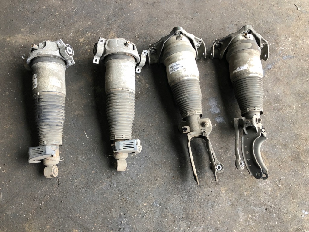 Купити Audi q7 амортизатор передній перед лівий 7l8616039a