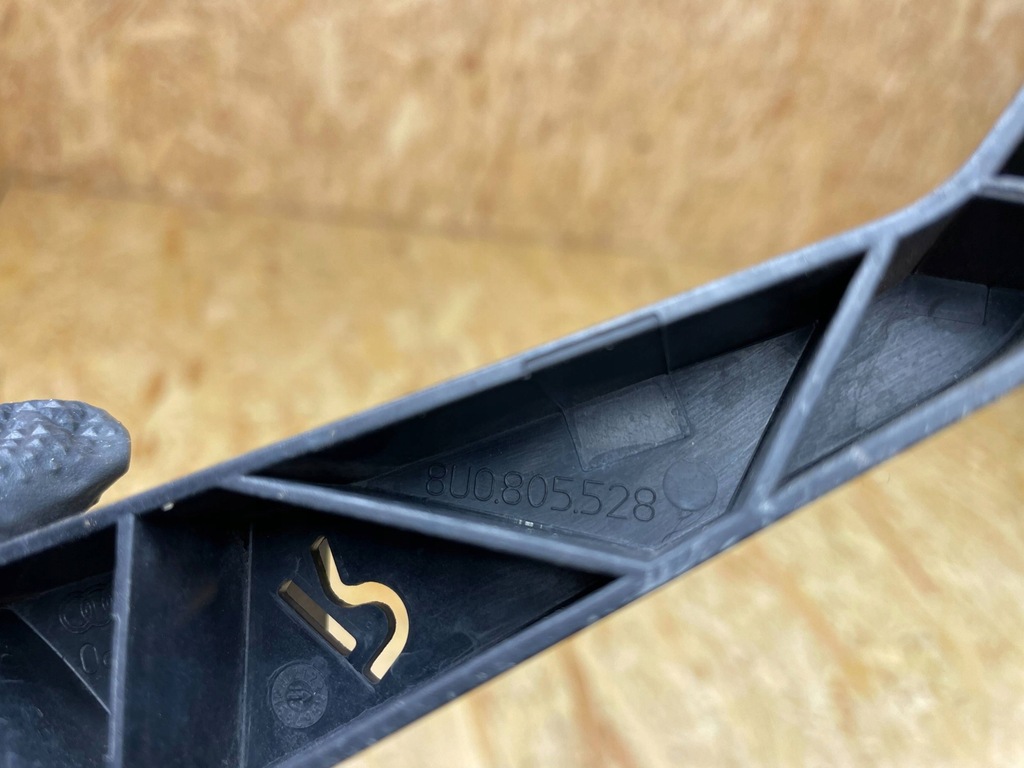 фото №9, Кронштейн направляющая кронштейн поперечина перед правый audi q3 8u 8u0805528 2010-