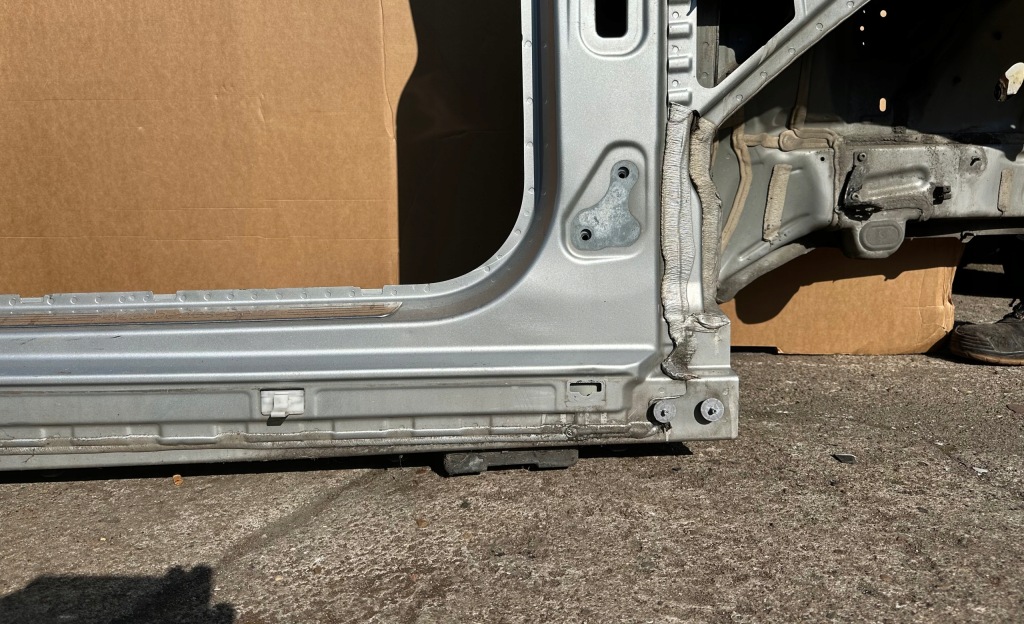 фото №1, Mercedes gla w156 чверть поріг блок двигуна перед передній сріблястий лак 761