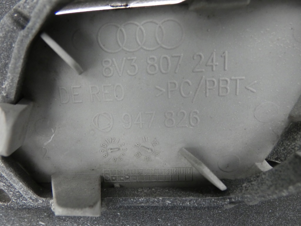 Бампер, решётка радиатора, решётка радиатора audi a-3 8v przed lift хэтчбек Киев