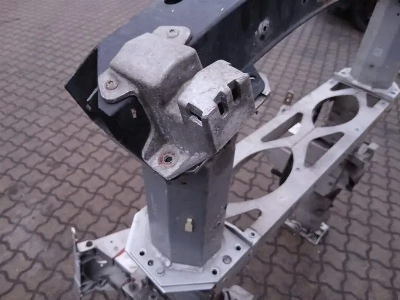 Купити Aston martin db9 купе супорт передній cg43-17757-bb багажник замка капот правий