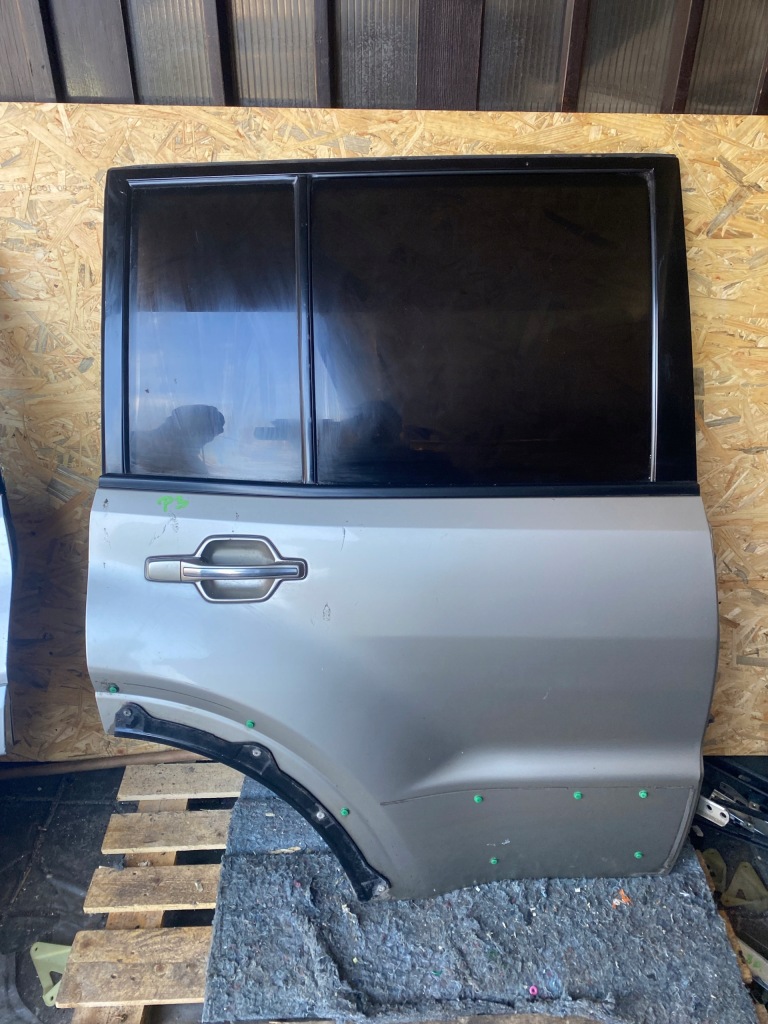фото №1, Дверь правый задняя задние стекло mitsubishi pajero iii 5d long