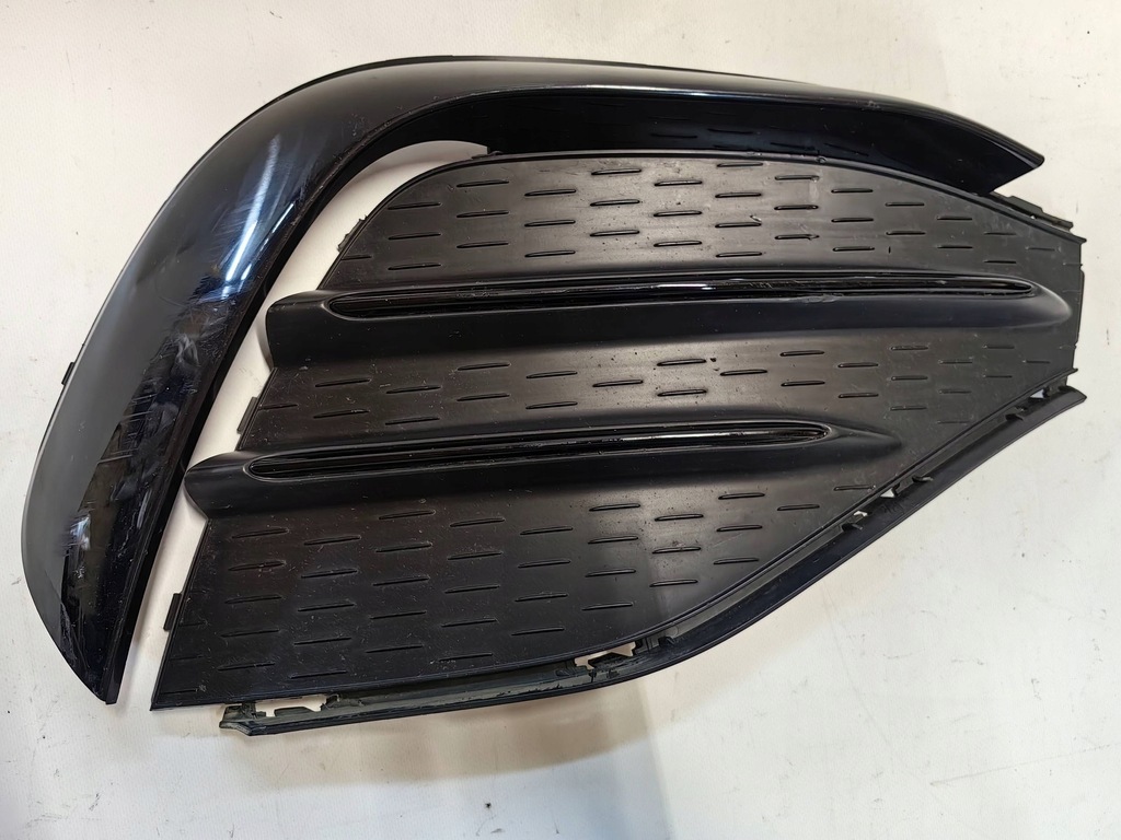 фото №1, Mercedes gla h247 amg - решётка правая бампера перед polecam