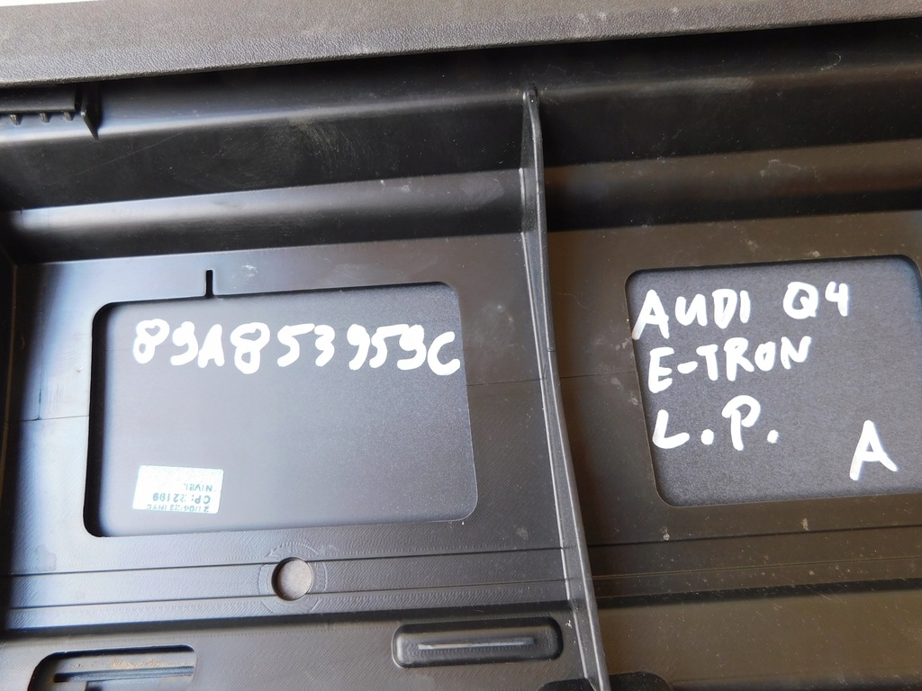 фото №7, Молдинг na двері перед ліва audi q4 e-tron org m-ód poznań