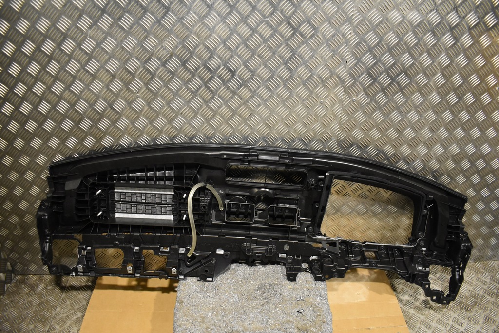 фото №9, Idealna консоль шкіра nappa head-up mercedes w223 1