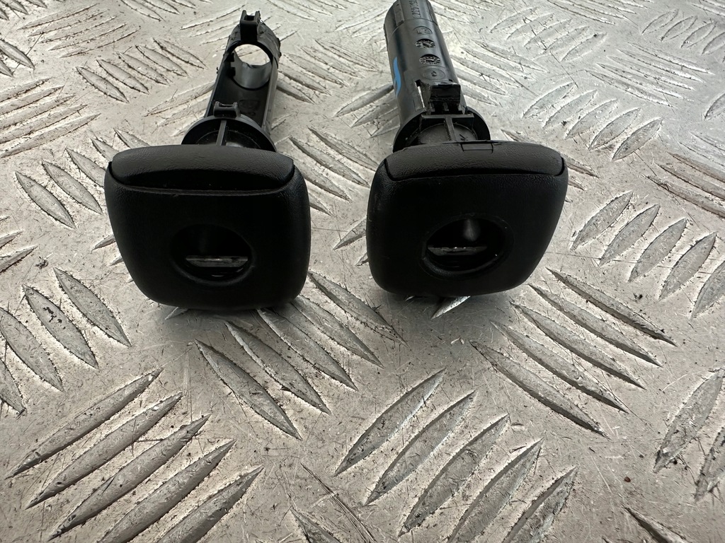 фото №5, Renault megane iii напрямна кронштейн підголівник правий перед пасажира