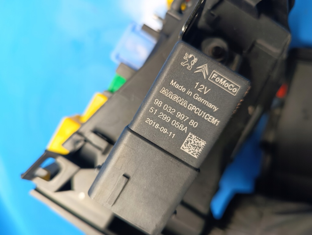 Коробка корпус предохранителей peugeot 308 2 t9 17-21r. 1.5 hdi с Разборки