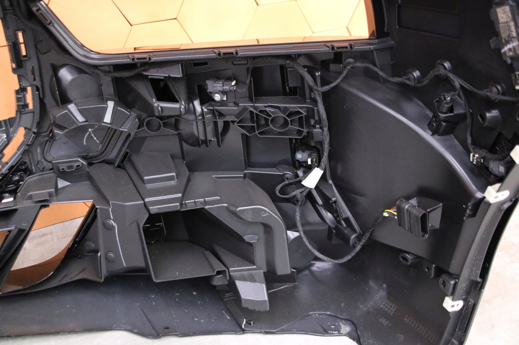 фото №11, Bmw 7 g70 i7 m-pakiet kompletny бампер перед передний 475 black sapphire